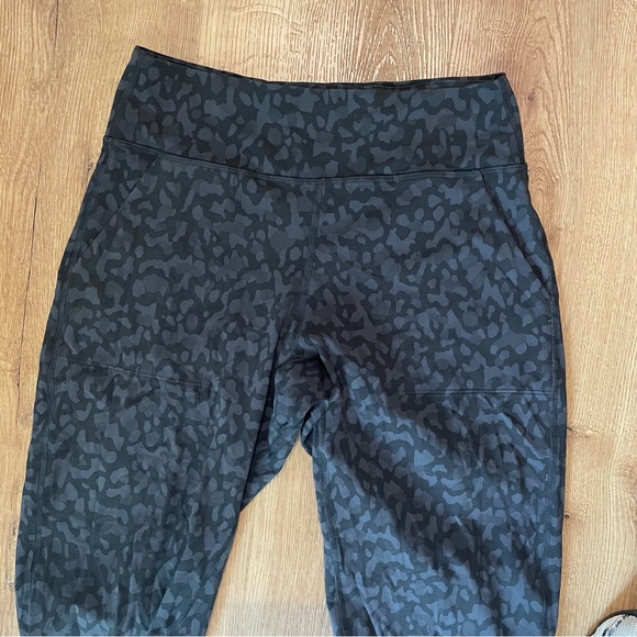 lululemon athletica Black Patterned Joggers - Picture 4 of 7